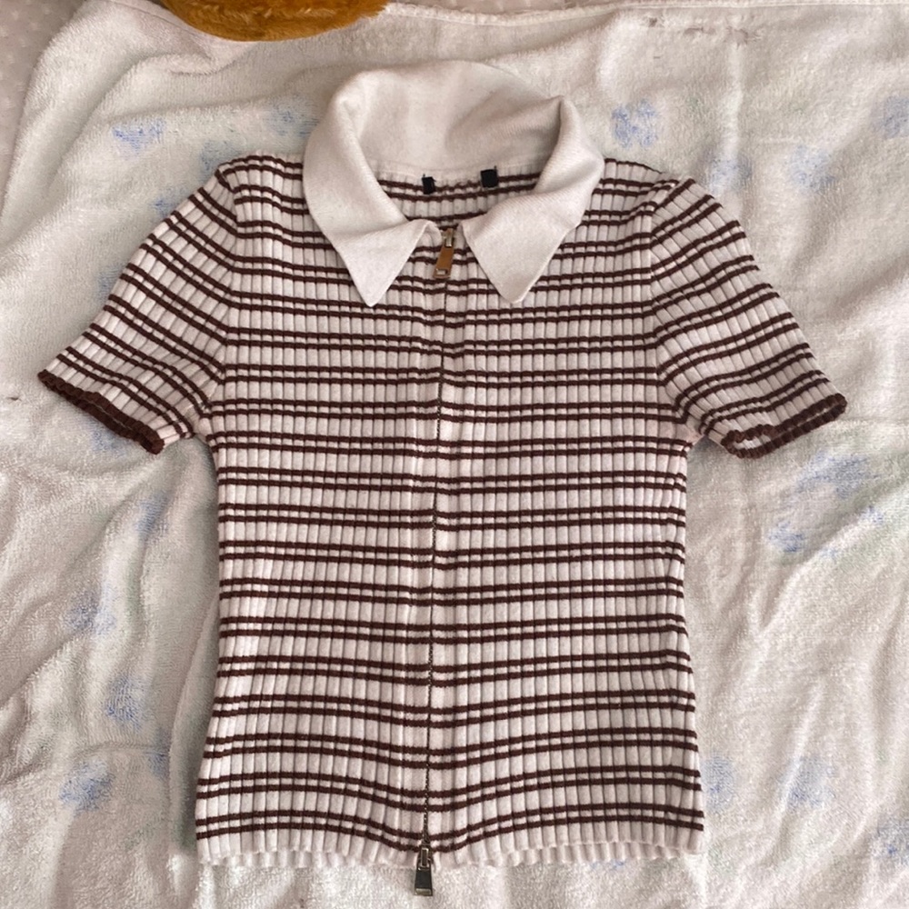 I am selling this brown and white plaid cropped shirt!